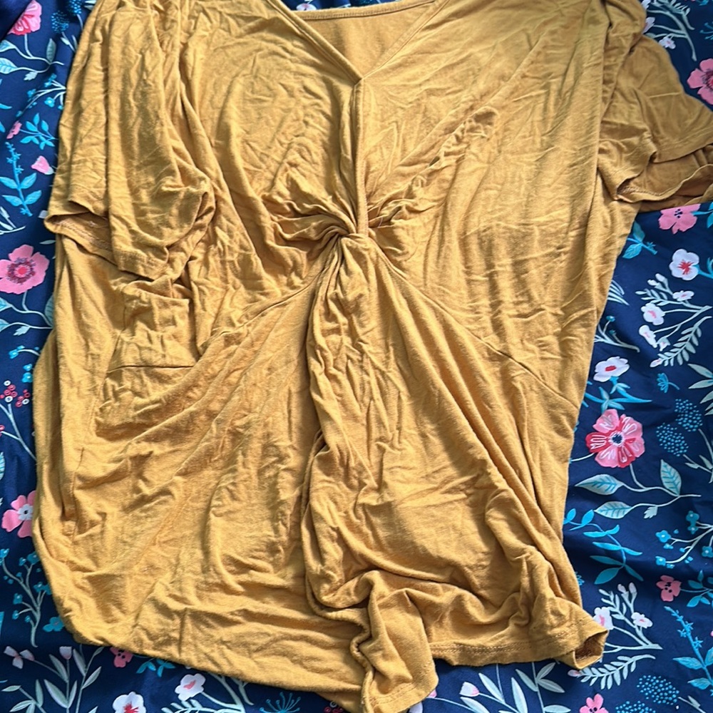 Knot back top - Picture 2 of 2